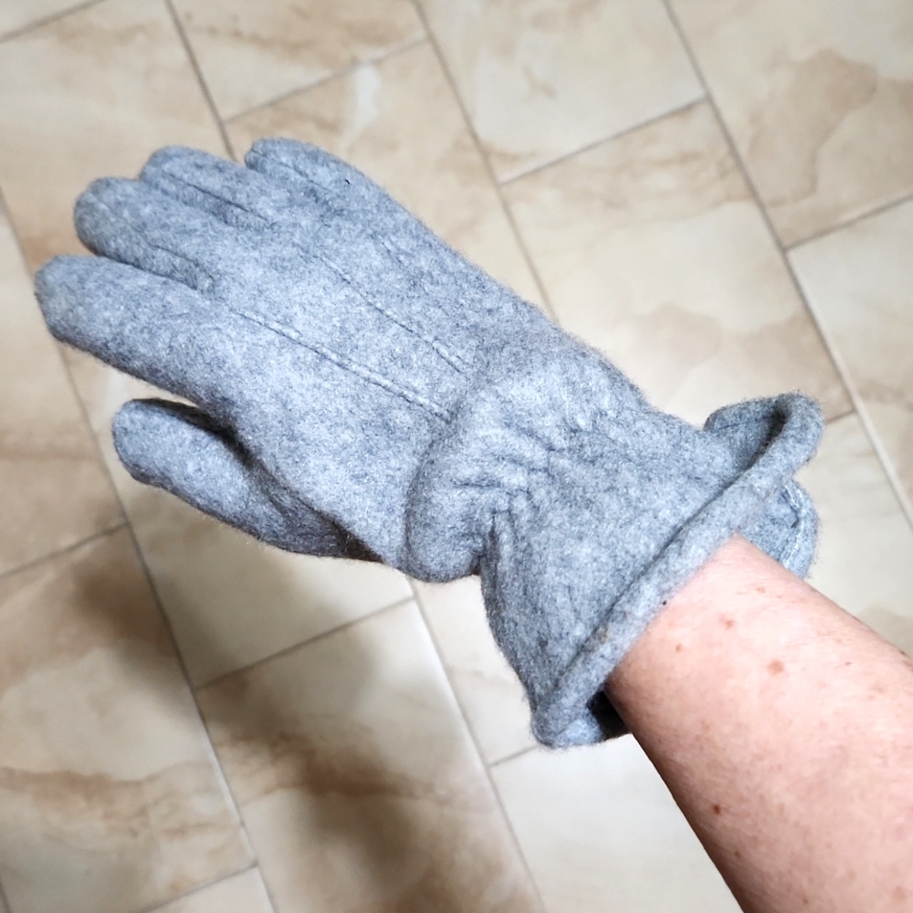 Grandoe Ladies Fleece & Polartec Gray & Black Gloves - Picture 4 of 10